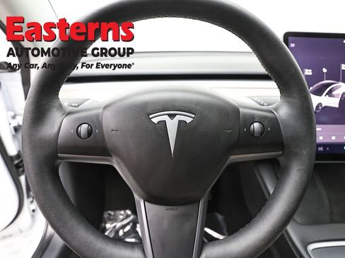 Used 2022 Tesla Model 3 Standard Range image 10