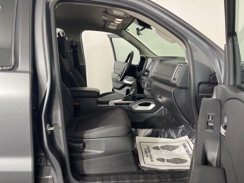 Used 2024 Nissan Frontier SV image 37