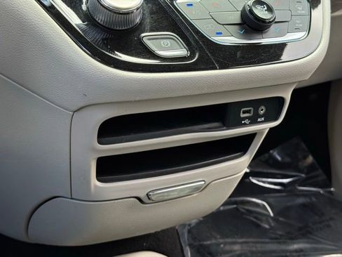 Used 2020 Chrysler Voyager Lxi FWD image 16