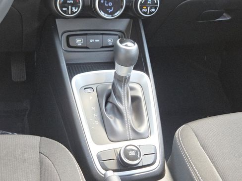 Used 2025 Hyundai Venue SEL FWD image 31