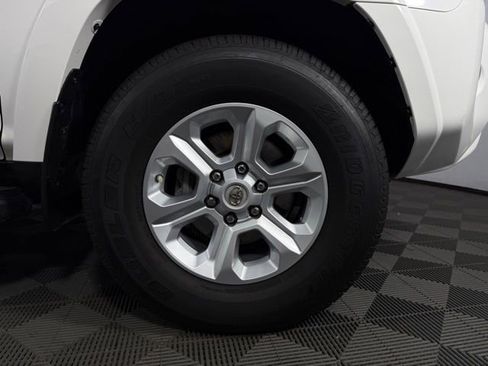 Used 2017 Toyota 4Runner SR5 Premium image 10