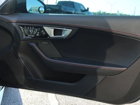 Used 2016 Jaguar F-TYPE R image 40