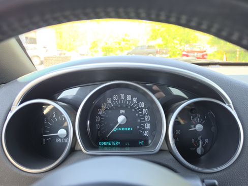 Used 2004 Chevrolet SSR w/ Preferred Equipment Group RWD image 25