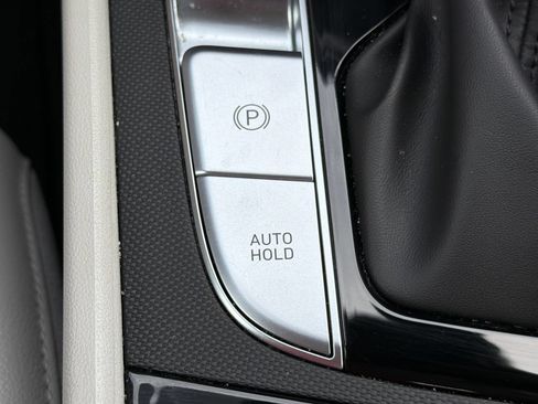 Used 2025 Hyundai Elantra Limited FWD image 9