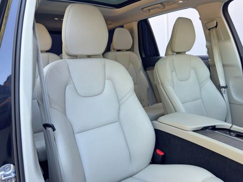 Used 2023 Volvo XC90 B6 Plus image 35