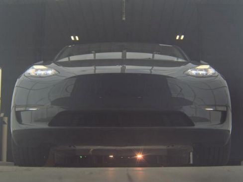 Used 2023 Tesla Model Y 2WD image 3