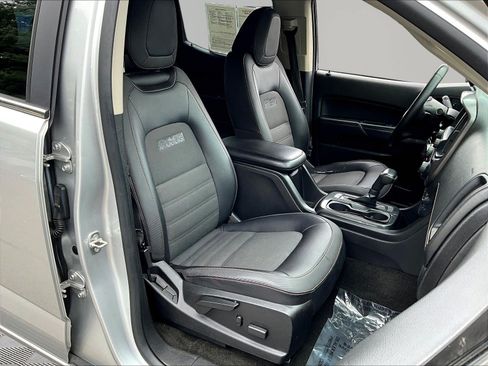Used 2015 GMC Canyon SLE w/ All-Terrain Package AWD/4WD image 29
