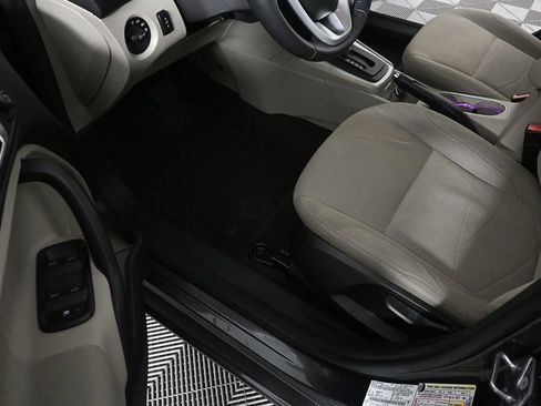 Used 2015 Ford Fiesta SE image 9