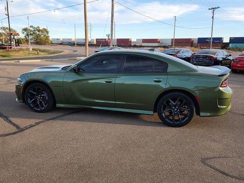 Used 2022 Dodge Charger R/T w/ Plus Group image 2