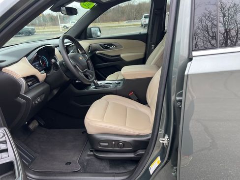 Used 2023 Chevrolet Traverse LT image 10