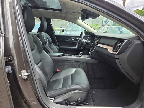 Used 2024 Volvo S60 B5 Plus FWD image 11