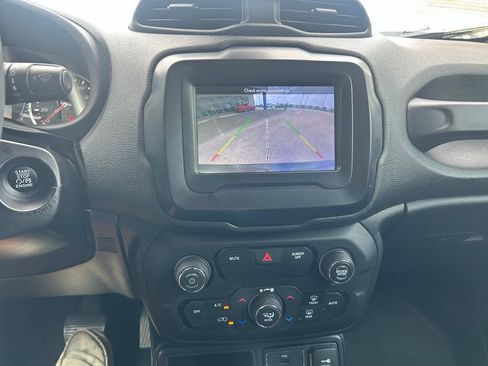 Used 2018 Jeep Renegade Altitude FWD image 14