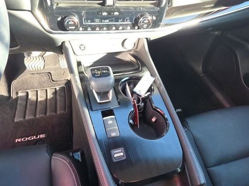 Used 2023 Nissan Rogue SL w/ SL Premium Package image 20