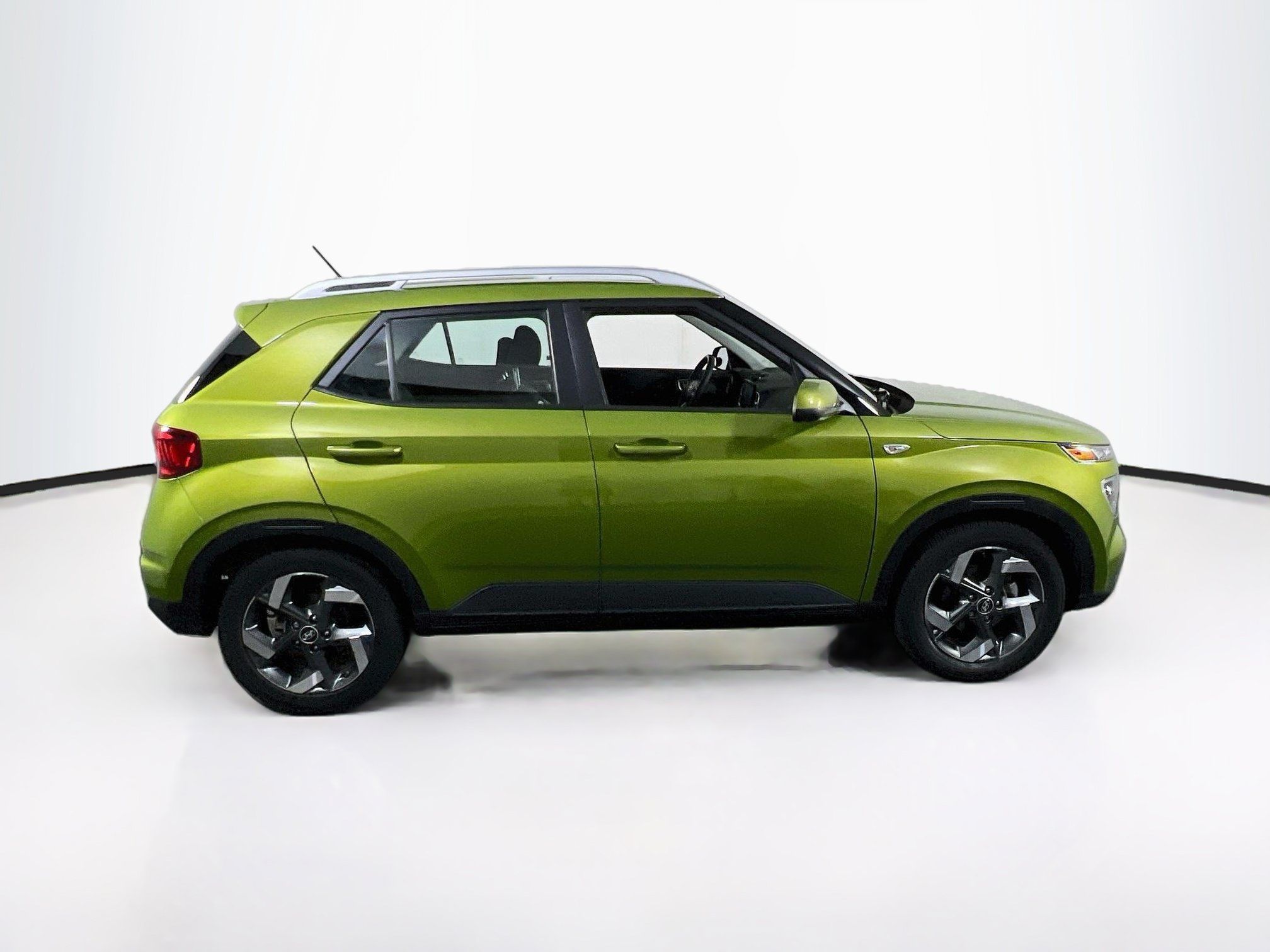 Used 2023 Hyundai Venue SEL FWD image 4