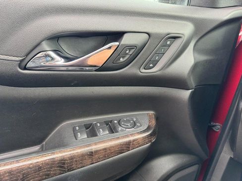 Used 2021 GMC Acadia Denali w/ Denali Technology Package FWD image 25