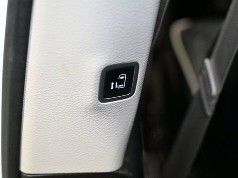 Used 2023 Chrysler Pacifica Limited FWD image 56