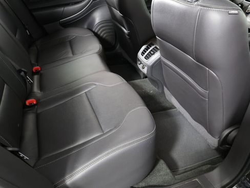 Used 2015 Ford Taurus SEL image 22