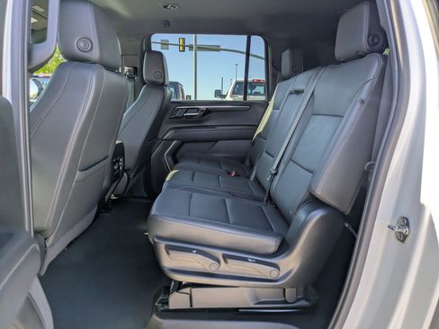 Used 2025 Chevrolet Suburban Z71 AWD/4WD image 30