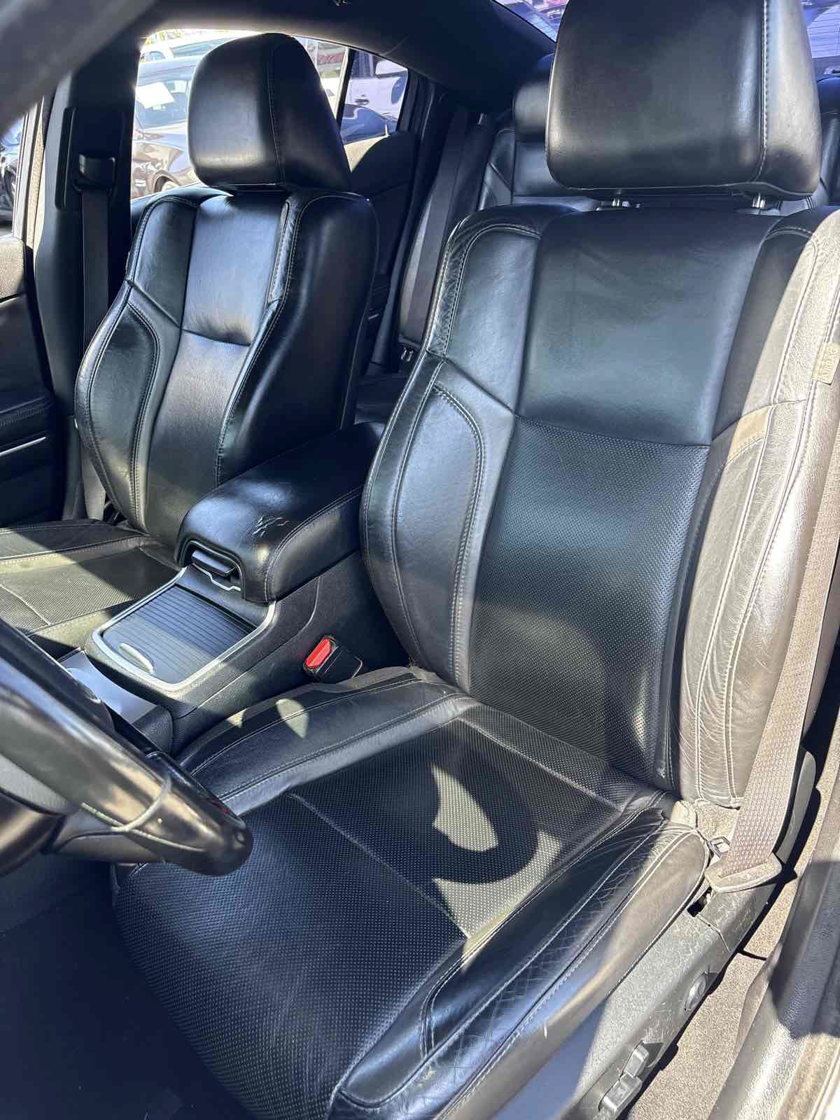 Used 2020 Dodge Charger SXT w/ Leather Interior Group RWD image 7