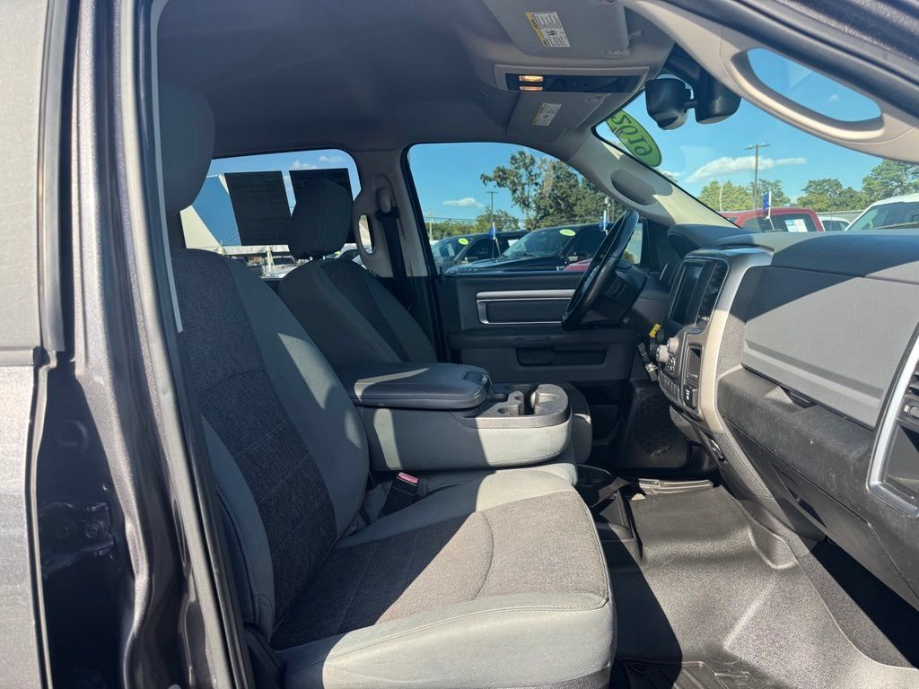Used 2019 RAM 1500 Classic SLT w/ Luxury Group AWD/4WD image 16