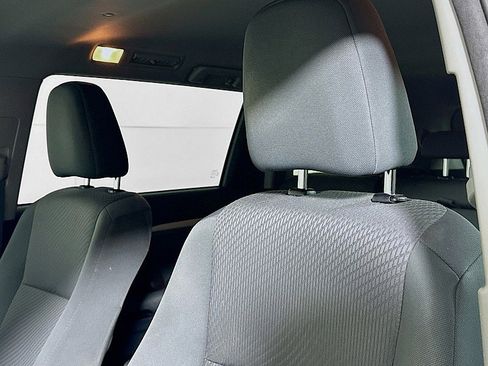 Used 2018 Toyota Highlander LE image 19