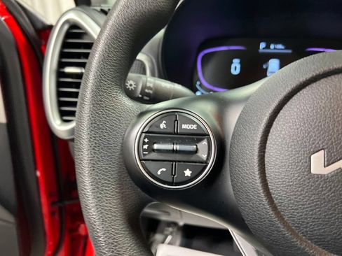 Used 2025 Kia Soul LX w/ LX Technology Package FWD image 22