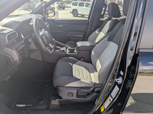 Used 2024 Toyota Tacoma TRD Off-Road image 10