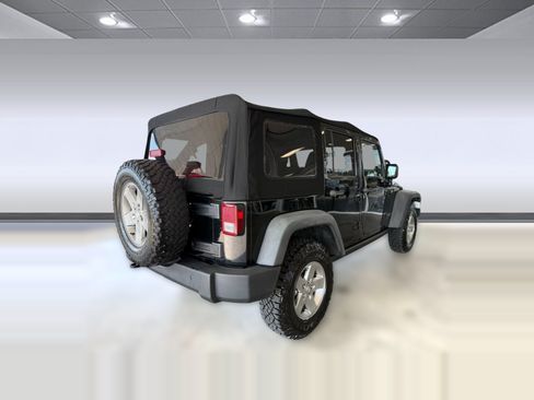 Used 2011 Jeep Wrangler Unlimited Rubicon w/ Connectivity Group AWD/4WD image 8