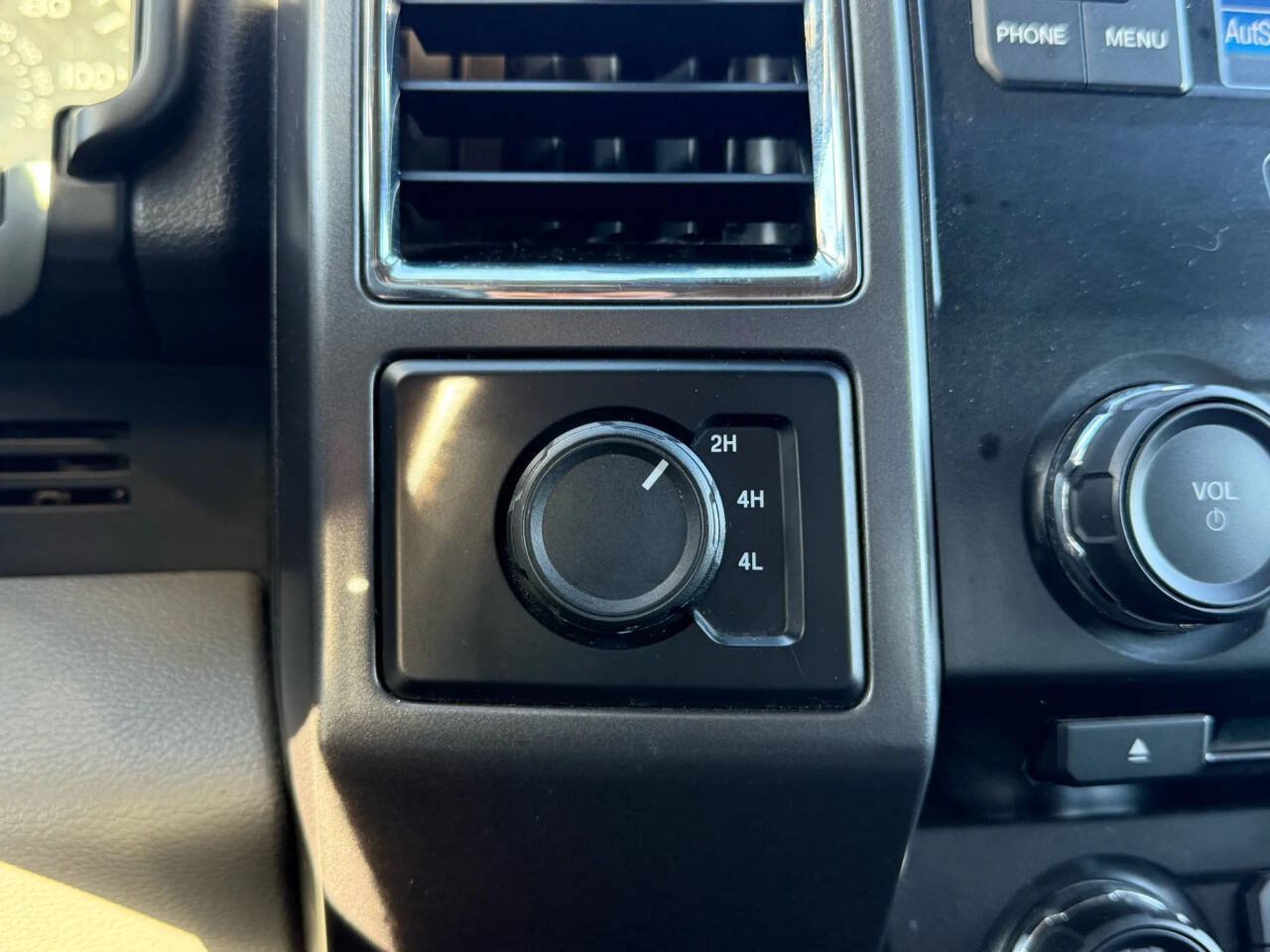 Used 2015 Ford F150 XLT AWD/4WD image 17