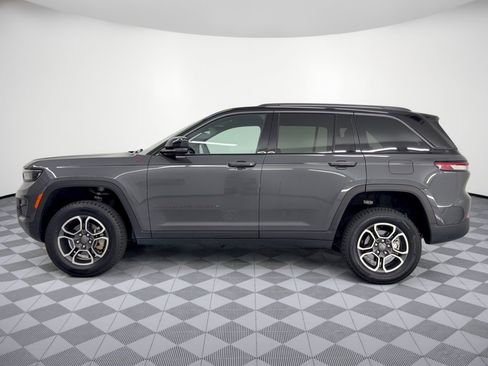 Used 2022 Jeep Grand Cherokee Trailhawk w/ Luxury Tech Group III AWD/4WD image 2