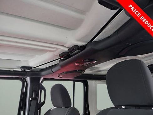 Used 2022 Jeep Wrangler Unlimited Sahara w/ Cold Weather Group image 16