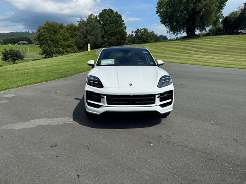 New 2025 Porsche Cayenne Coupe image 10
