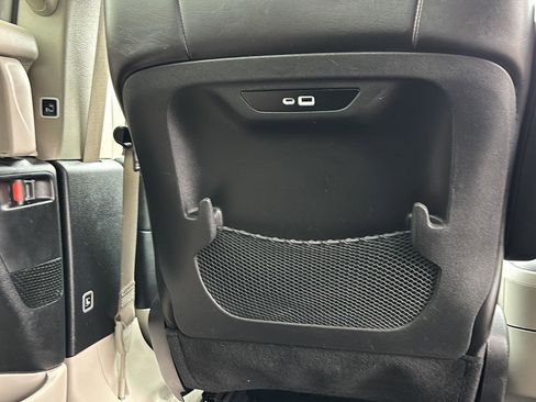 Used 2024 Chrysler Pacifica Touring-L FWD image 16