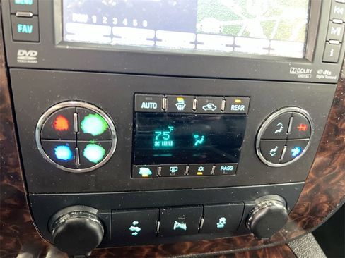 Used 2013 GMC Yukon XL Denali image 16