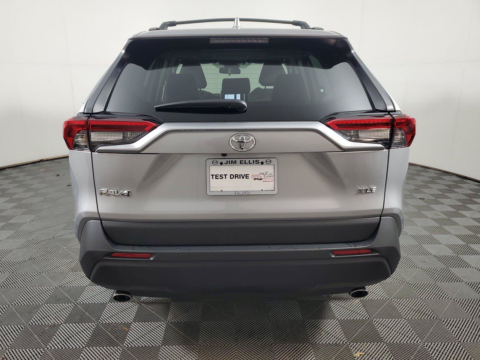 Used 2025 Toyota RAV4 XLE Premium FWD image 5