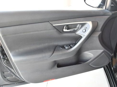 Used 2016 Nissan Altima 2.5 SL w/ Moonroof Package FWD image 11