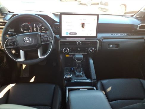 Used 2024 Toyota Tacoma Limited w/ Limited Package (LT) image 11