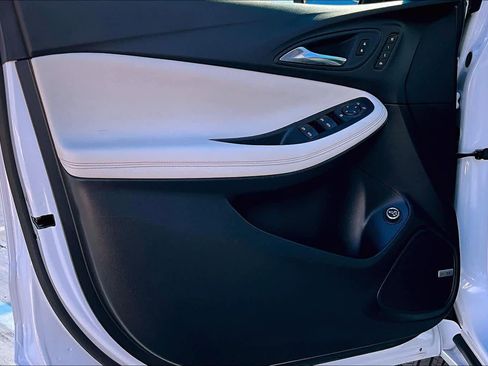 Used 2025 Buick Encore GX Avenir w/ Avenir Technology Package image 22