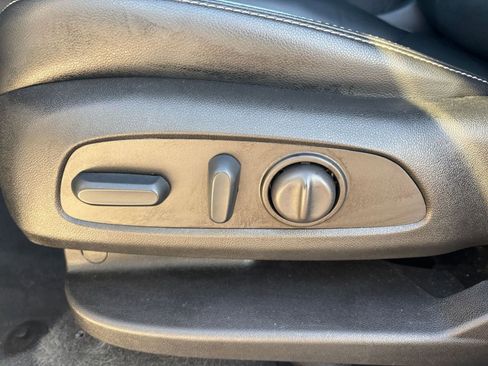 Used 2023 GMC Terrain SLT image 23