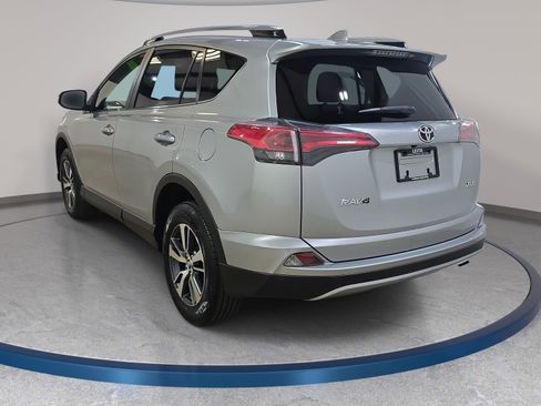 Used 2018 Toyota RAV4 XLE FWD image 8