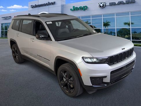 New 2025 Jeep Grand Cherokee L Altitude RWD image 2