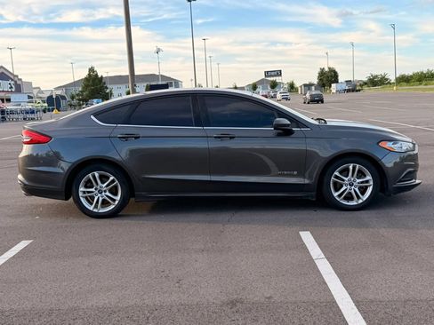 Used 2018 Ford Fusion SE FWD image 6