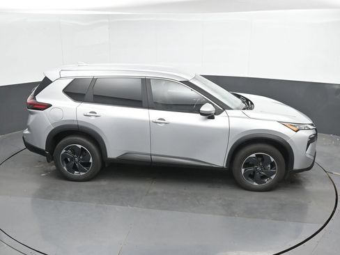 Used 2025 Nissan Rogue SV AWD/4WD image 30