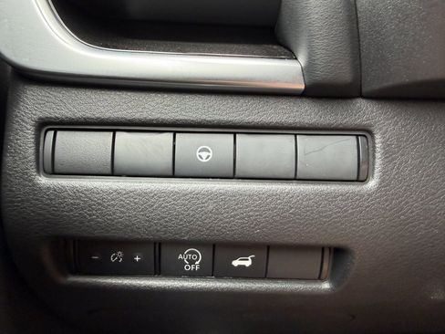 Used 2025 Nissan Rogue SV AWD/4WD image 26