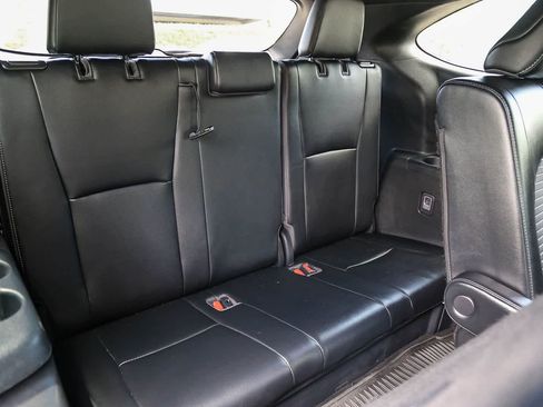 Used 2022 Toyota Highlander XSE FWD image 18