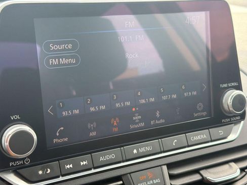Used 2024 Nissan Altima 2.5 SV FWD image 21