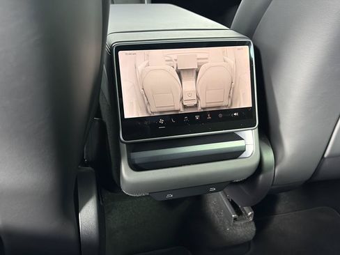 Used 2026 Tesla Model Y Long Range AWD/4WD image 19