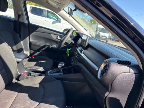 Used 2021 Kia Forte LXS image 11