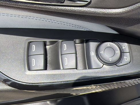 Used 2025 Chevrolet Trax LT FWD image 14