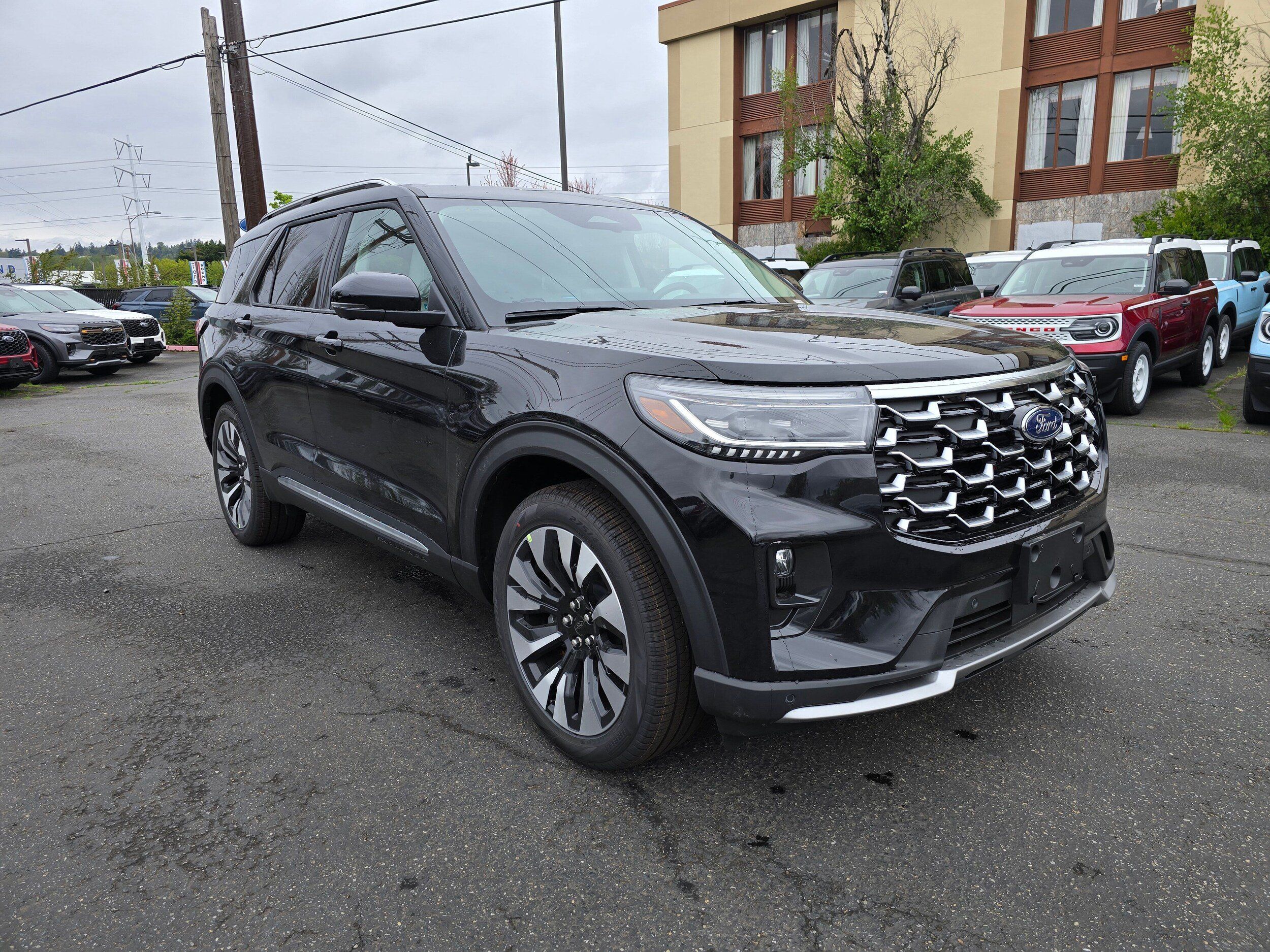 New 2026 Ford Explorer Platinum w/ LUX Leather Package AWD/4WD image 3